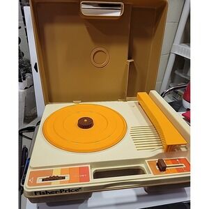 Vintage 1978 Fisher Price Phonograph Portable Record Player 33 & 45 RPM #825